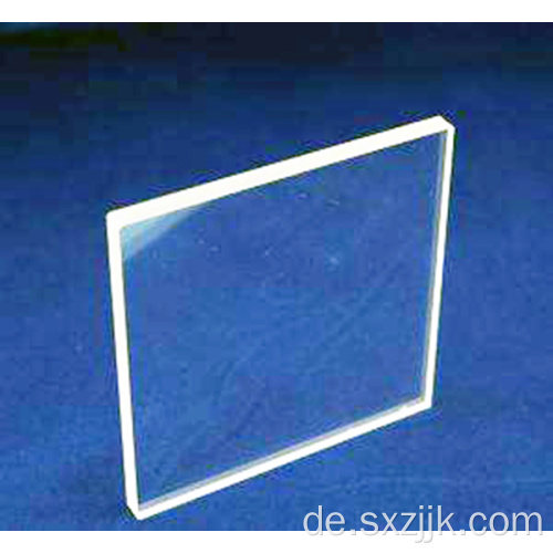 Transparentes glattes Saphirfenster als Fingerabdruck